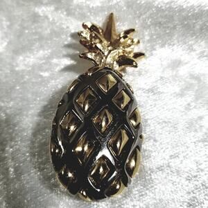 LC pineapple vintage Liz Claiborne 2 1/2"x1" brooch 1.1884